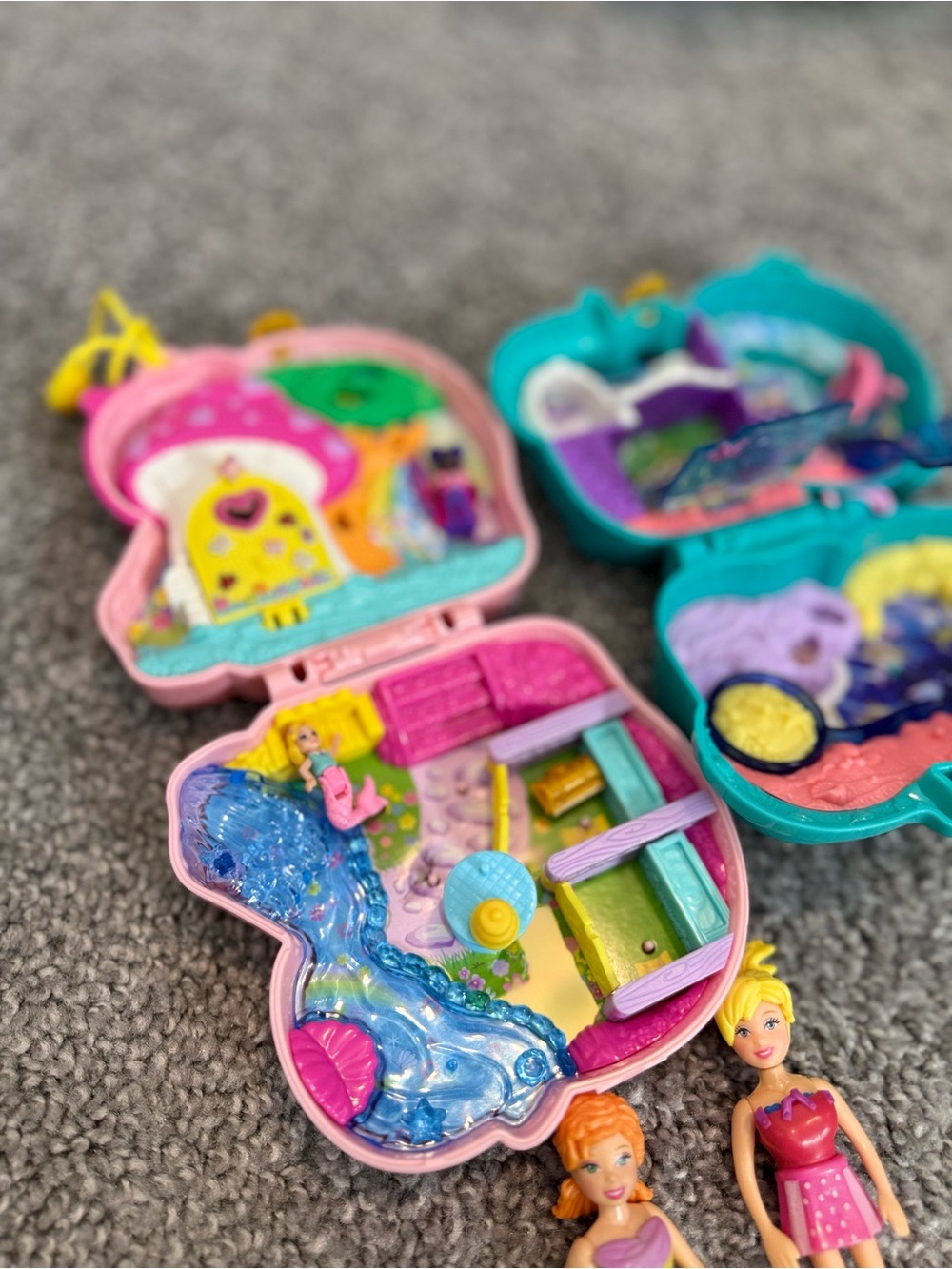 Polly Pocket Otter Aquarium Compact Set & Unicorn Forest Compact Set & 2 Polly’s - Picture 3 of 14